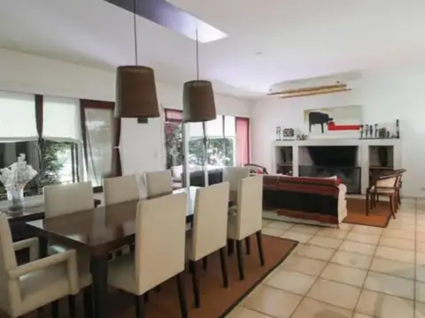 Casa de 6 ambientes en venta, en el Barrio Cerrado Los Boulevares, Pilar.