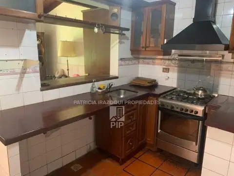 Casa 5 ambientes con 2 baños
