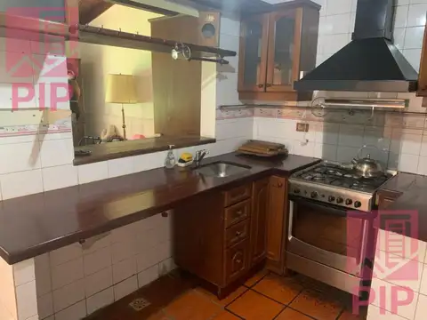 Casa 5 ambientes con 2 baños