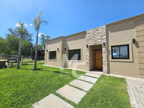 Casa 4 ambientes con 2 baños