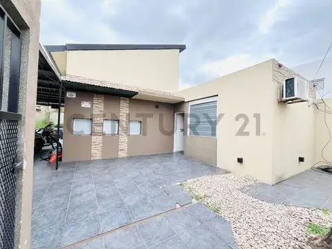 Casa en Venta con 2 cocheras