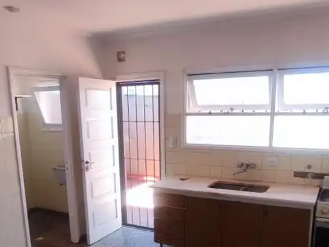 Alvarado 4100, Piso 1