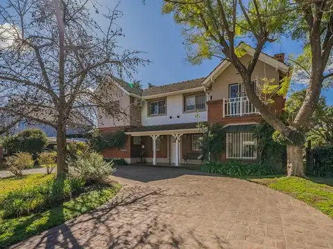 VENTA CASA ESTILO CANADIENSE CON PILETA CLIMATIZADA BARRIO CERRADO LA TRANQUERA PILAR
