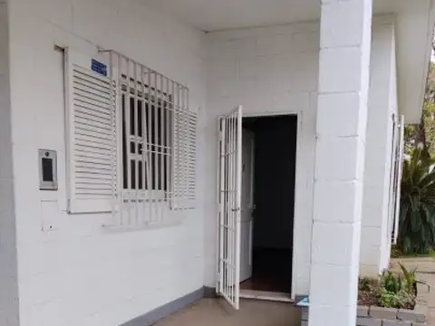 Casa en Alquiler en Barrio Parque Field, $ 780.000