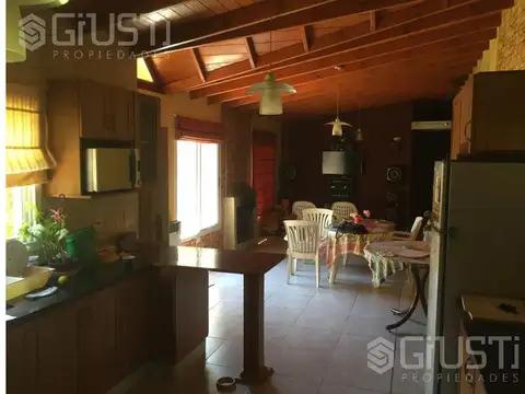 Casa 3 ambientes con 2 baños