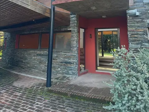 Casa 6 ambientes con 3 baños