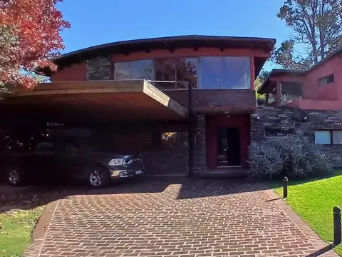 Casa en Venta con 6 cocheras