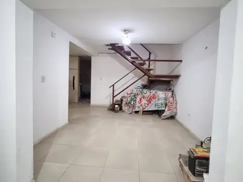 Dúplex de 4 dormitorios sobre avenida en Bo Llaponagat