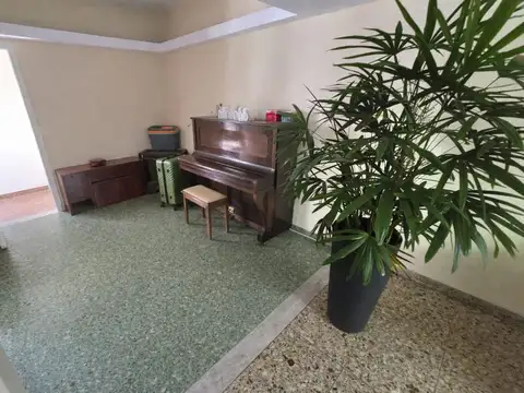 Oficina 6 ambientes con 2 baños