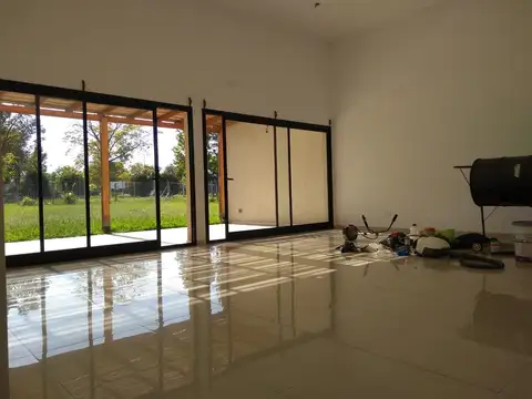 Casa en Venta en Pilar del Este - Santa Guadalupe, USD 240.000