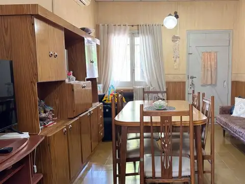 Casa 7 ambientes con 1 baño