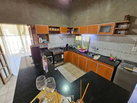 Casa 5 ambientes con 2 baños