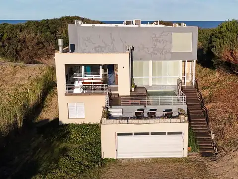 Avenida Almirante Brown 190, Carilo 100