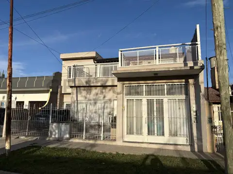 CASA MULTIFAMILIAR 7 AMBIENTES / 2 VIVIENDAS EN VENTA EN MORÓN
