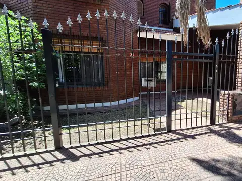 Casa 5 ambientes con 4 baños