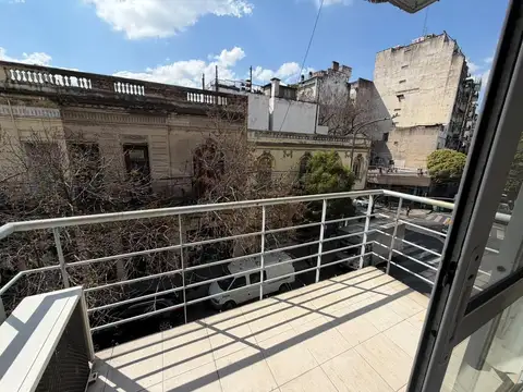 Departamento 2 ambientes en alquiler en Balvanera con balcón