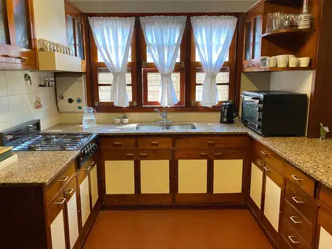 Casa en Venta con 4 cocheras