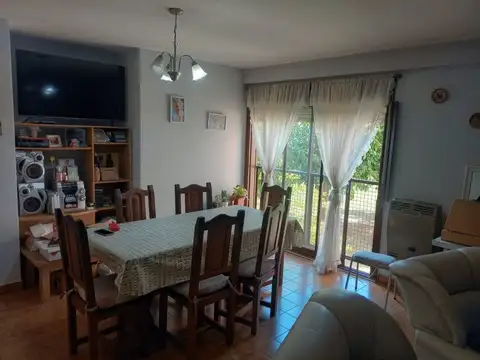 Depto Tipo Casa 6 ambientes con 2 baños