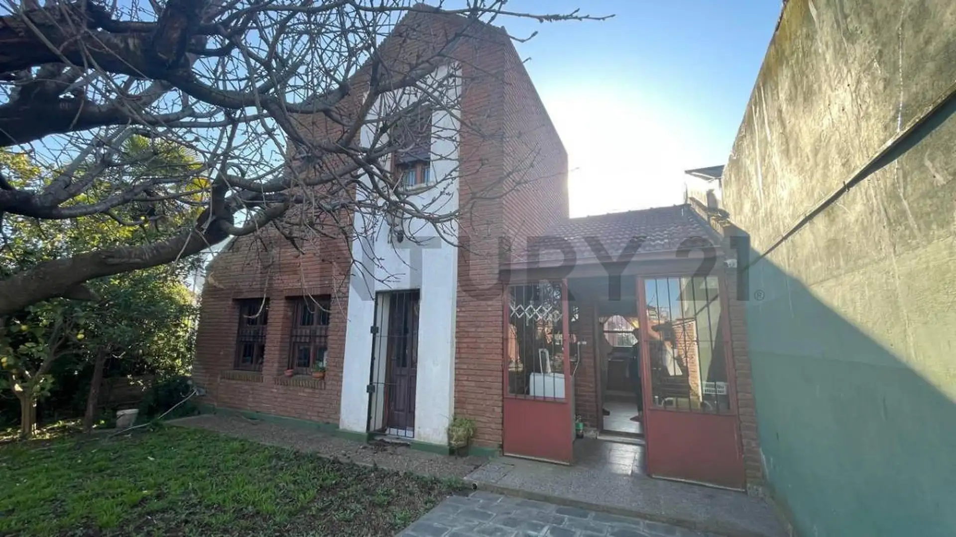 Casa 4 amb, 300m² con jardín y cochera — Las Avenidas