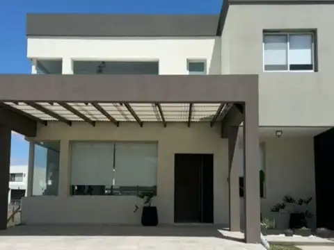 VENTA DE CASA EN EL BARRIO PRIVADO TERRALAGOS CANNING