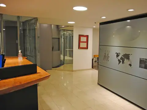Oficina 14 ambientes con 2 baños