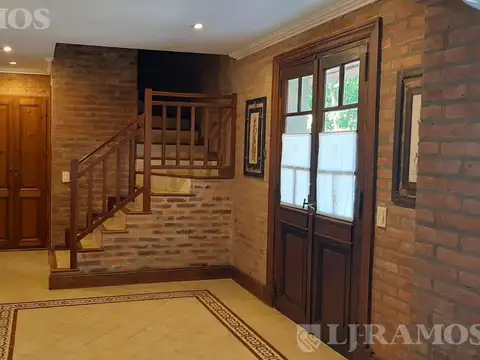Casa en Venta con 6 cocheras