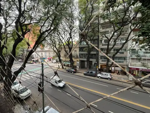 3 ambientes Fte. 2 piso por Escalera P. Goyena y Miro