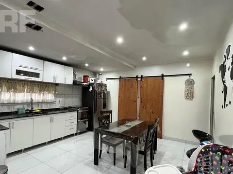 Casa 3 ambientes con 2 baños