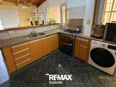 Casa en Venta con 3 cocheras