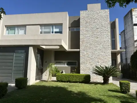 Casa en Venta en Pueblo Esther, Rosario