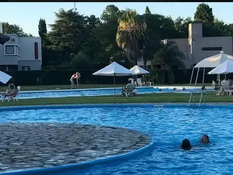 HERMOSA CASA EN CLUB DE CAMPO 