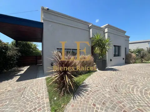 Casa 4 ambientes con 3 baños