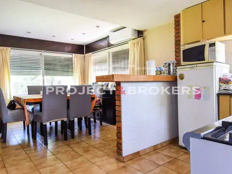Casa 5 ambientes con 3 baños