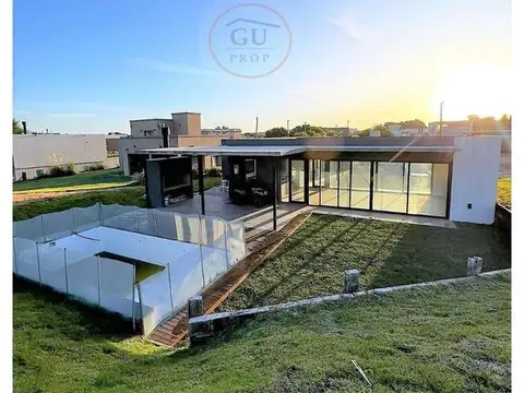 Casa en Venta en Barrio Cerrado Costa Esmeralda, USD 320.000