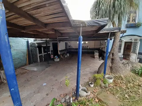 Casa 7 ambientes con 2 baños