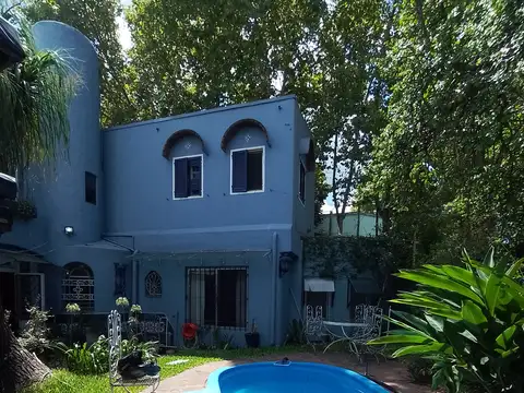 Casa 7 ambientes con 2 baños