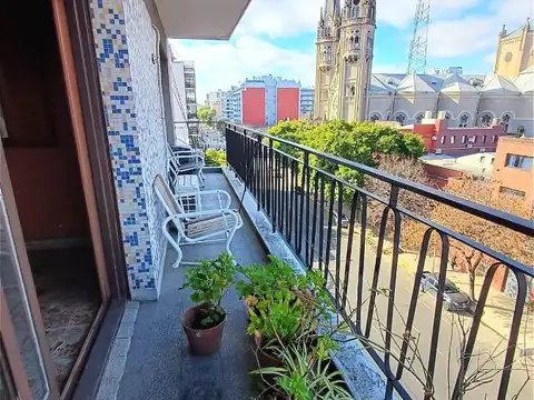 Departamento en Plaza Irlanda. Excelente distribucion amplios ambientes luminosos