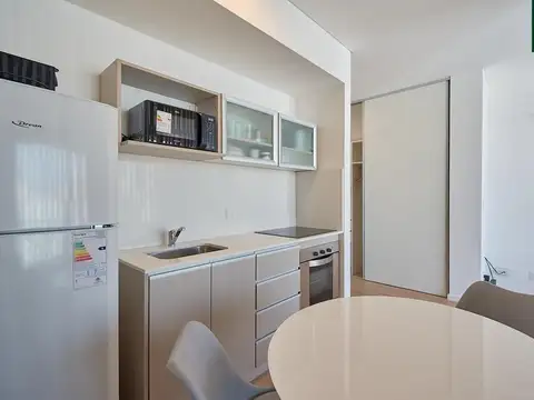 Monoambiente con Balcón corrido / Recoleta