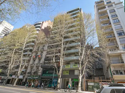 Monoambiente con Balcón corrido / Recoleta