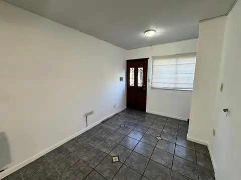 Depto Tipo Casa en Alquiler con 1 cocheras