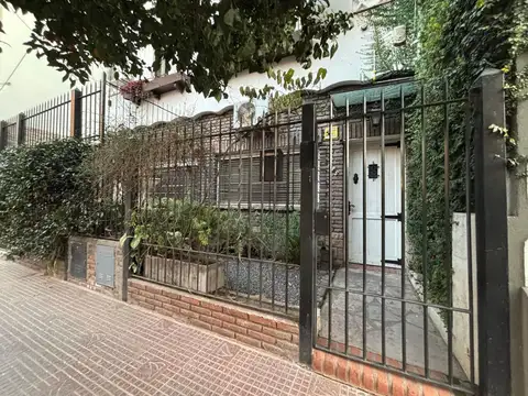 Duplex 4 ambientes, patio. San Fernando.