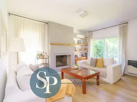 Casa en Venta con 3 cocheras