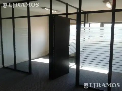 Oficina en Alquiler con 2 cocheras