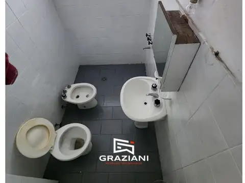 HERMOSA CASA EN PH DE 2 DORMITORIOS. PATIO Y TERRAZA