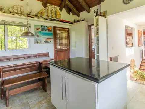 Casa en Venta con 4 cocheras