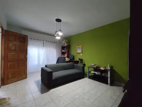 VENTA CASA 4 AMBIENTES CASTELAR SUR DOBLE COCHERA