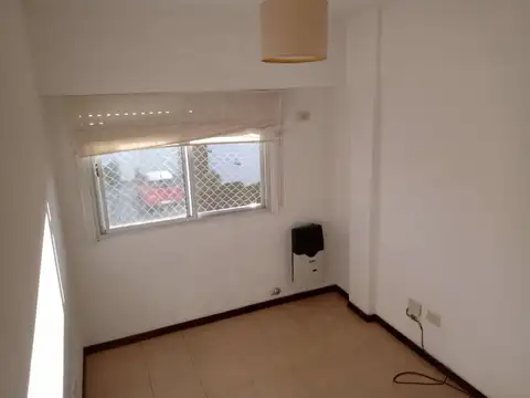 DEPARTAMENTO 4 AMBIENTES CON COCHERA. EDIFICIO CON PARRILLA, SUM Y ESPACIO A CIELO ABIERTO