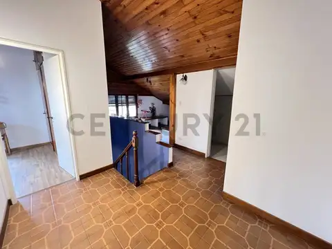 Casa 6 ambientes con 2 baños