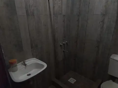 Alquiler de PH monoambiente con patio en Wilde