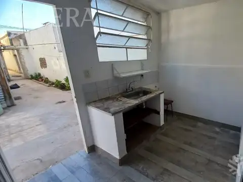 Alquiler de PH monoambiente con patio en Wilde